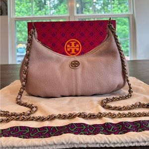 Tory Burch Dakota Crossbody leather bag with chain strap